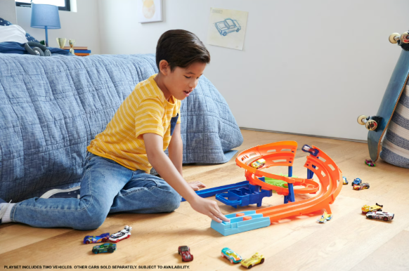Hot Wheels Whip Around Raceway Track Set with 2 Cars