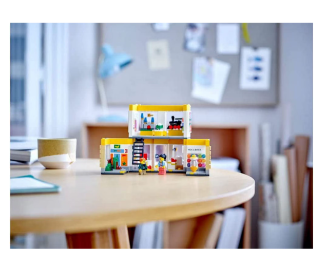 LEGO Official Store Building Set 40574, 541 Pieces
