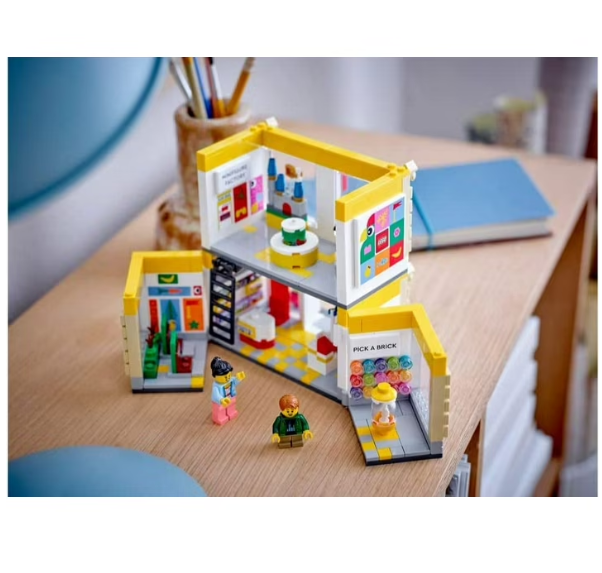 LEGO Official Store Building Set 40574, 541 Pieces